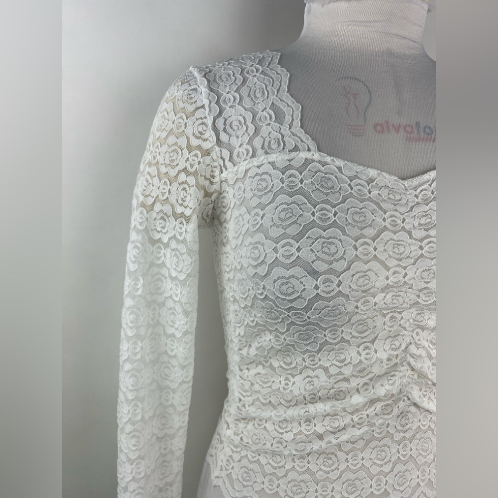 454B. Floral Lace Ruched Long Sleeve Top - Picture 3 of 6